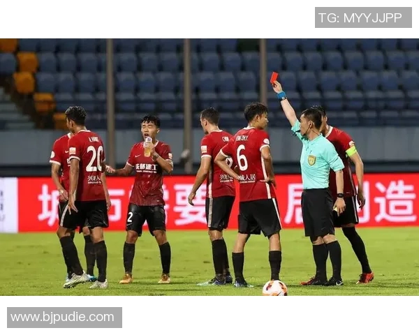 成都足球队的默契配合揭秘:从战术到团队精神的深度解析